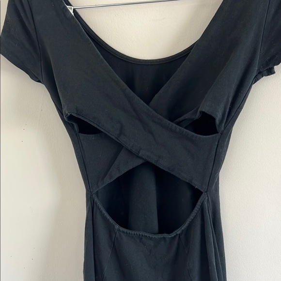 Elegant Black Dress - Picture 5 of 6